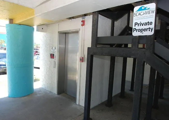 Holiday home Beachview 305